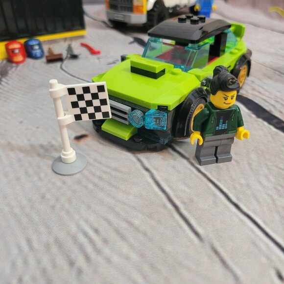 Lego City Tuning Workshop 60258 - Picture 4 of 12